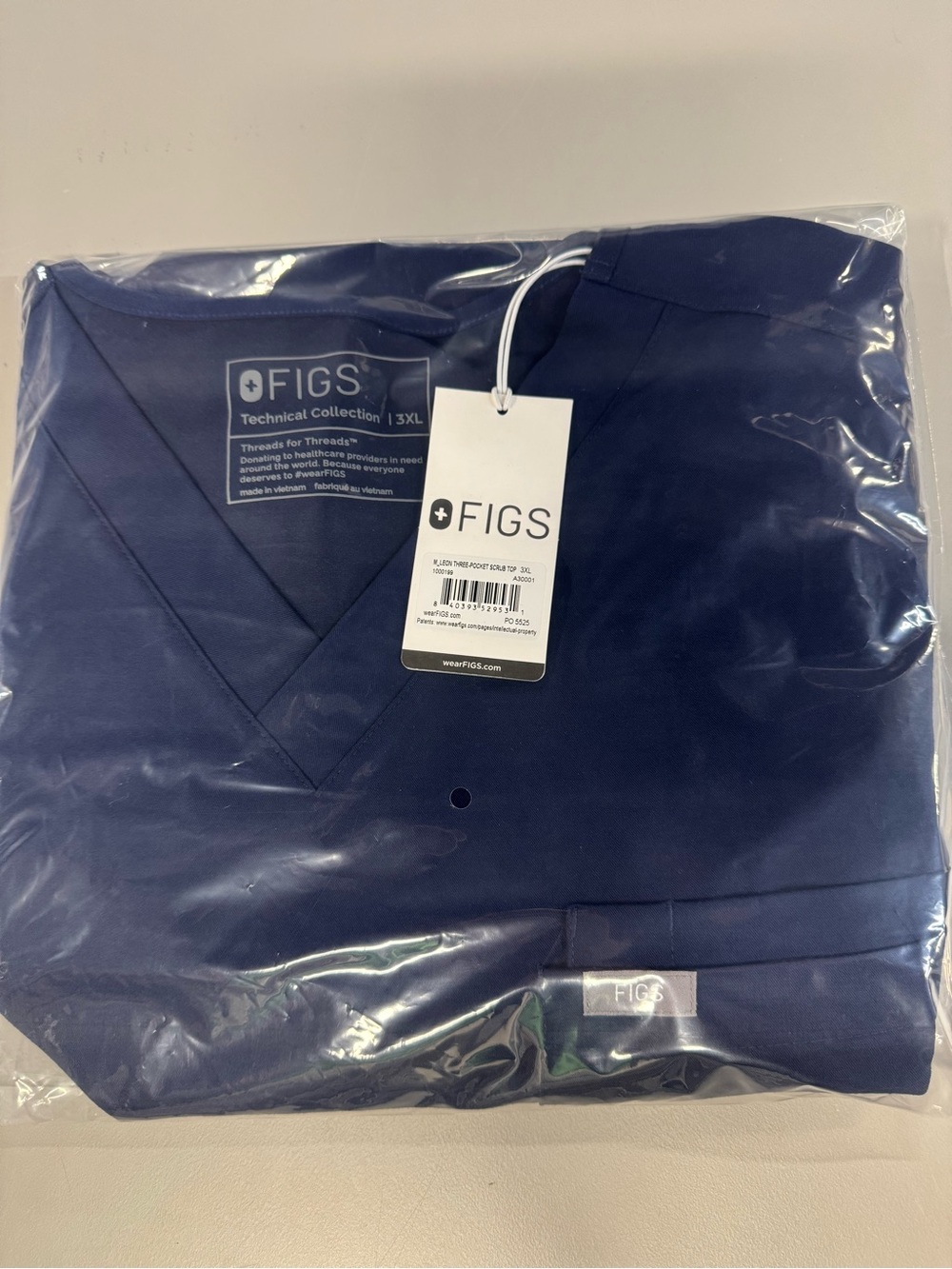 FIGS Men’s Leon Navy Scrub Top